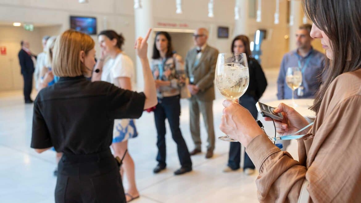 σύστημα ξενάγησης Tour Guide V200 -ενοικίαση